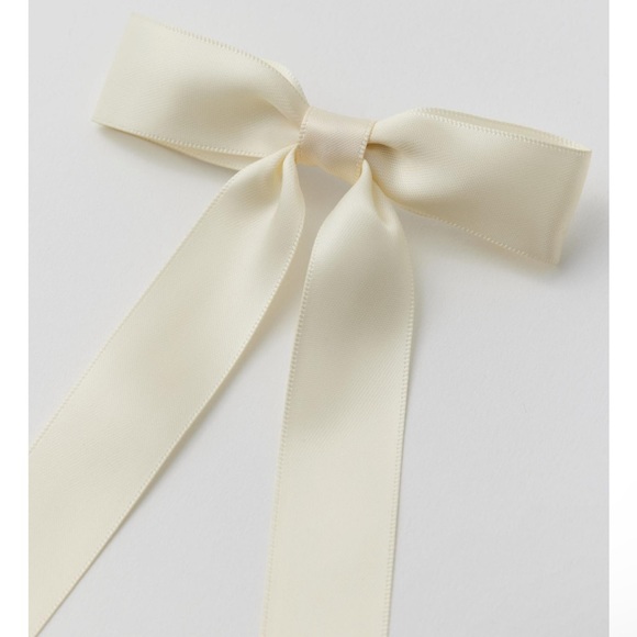 Urban Outfitters Satin Hair Bow Barrette ivory white silk ribbon - Picture 3 of 4